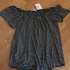 Socialite off-shoulder top. NWT. Size S.